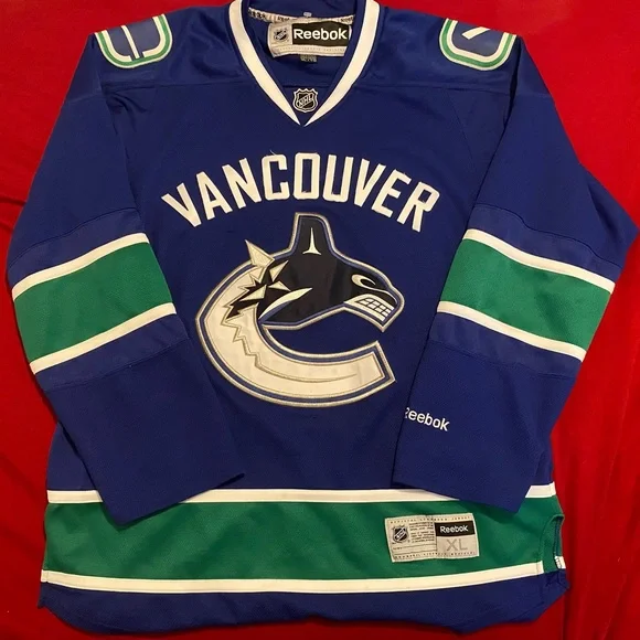 Reebok NHL Vancouver Canucks Hockey Jersey - Picture 2 of 4